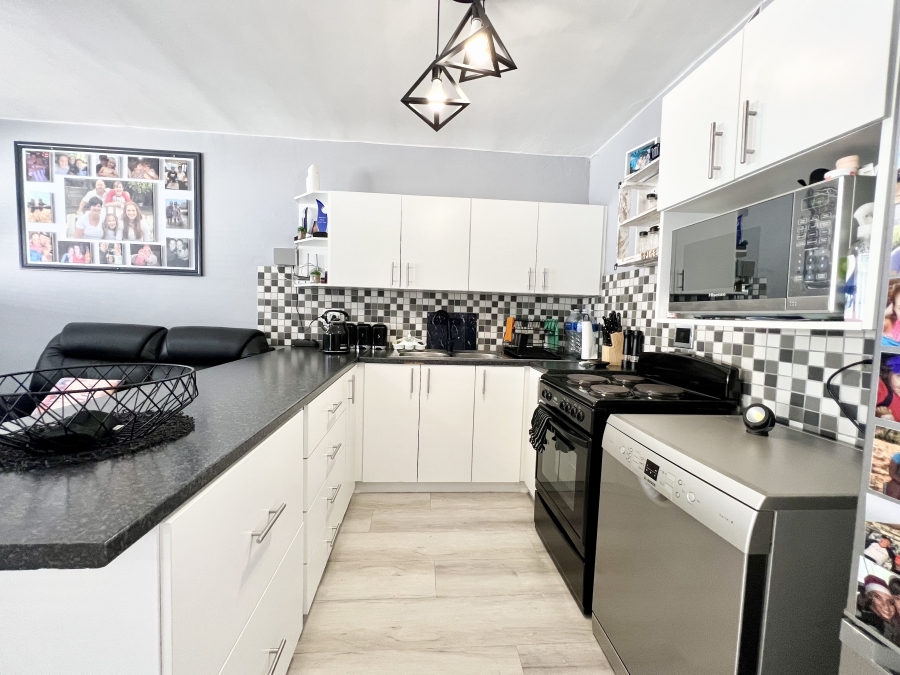 2 Bedroom Property for Sale in Flamingo Vlei Western Cape